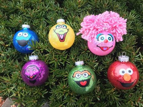 Diy Elmo Christmas Ornament, Elmo Ornament Diy, Elmo Ornament, Sesame Street Ornaments, Sesame Street Christmas Decorations, Sesame Street Christmas Ornaments, Sesame Street Ornaments Diy, Sesame Street Christmas Tree, Elmo Christmas