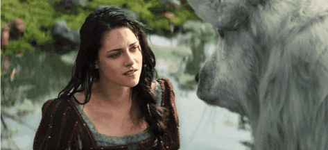 Kristen Stewart Gif, White Warrior, Witch Gif, Snow White And The Huntsman, The Huntsman, Kristin Stewart, Twilight Pictures, Beast Creature, Strong Female Characters