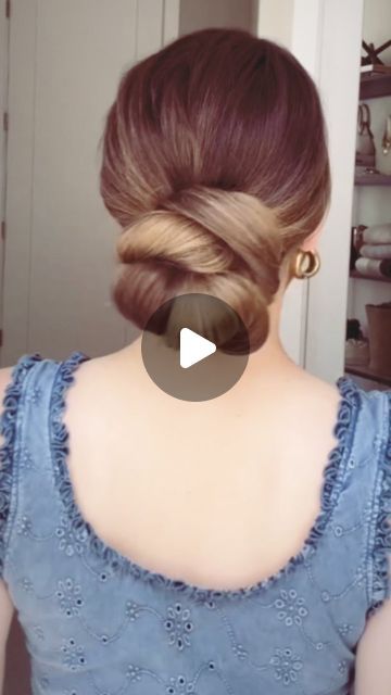 Ashriya 💙 on Instagram: "Try this stylish summer bun 😍💞 . . . . . . . #reels #instagram #hairstyleoftheday #hairstyle" Messy Bun Styles, Summer Bun, Prom Hair Updos, Stylish Bun, Festival Hair Braids, Elegant Bun, Bun Styles, Hair Tutorials Easy, Reels Instagram