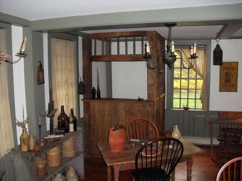 18th century tavern. Primitive Country Kitchen, Early American Decor, Old Fashioned Kitchen, Primitive Homes, Prim Decor, Primitive Furniture, Colonial Decor, Country Kitchen Decor, Primitive Kitchen