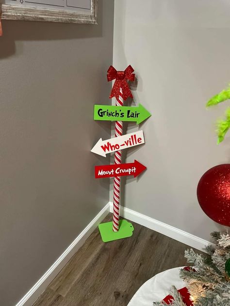 The Gringe Christmas Decorations, Grinch Pole Sign, Grinch Christmas Wall Decor, Grinchmas Door Sign, The Grinch Signs, Grinch Direction Sign, Grinch Christmas Door Ideas, Grinch Room Ideas, Grinch Themed Office Decorations