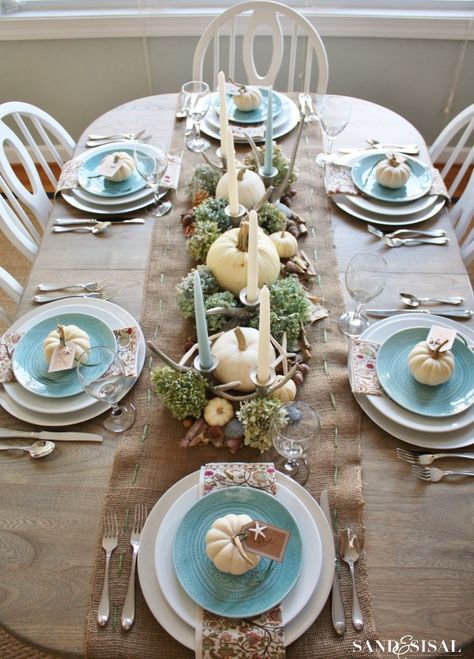 Thanksgiving Tablescapes Elegant, Thanksgiving Centerpieces Table, Architecture Renovation, Thanksgiving Decorations Diy, Fall Tablescapes, Thanksgiving Table Settings, Thanksgiving Tablescapes, Elegant Centerpieces, Thanksgiving Centerpieces