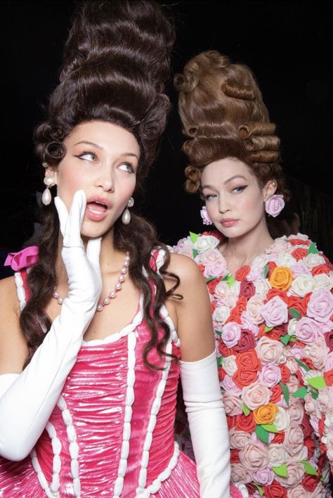 Bella Gigi Hadid, Hadid Sisters, Hadid Style, Model Aesthetic, The Embrace, Model Life, Gigi Hadid, Mode Vintage, Bella Hadid