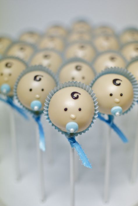 Baby Shower Kuchen, Gateau Baby Shower Garcon, Baby Cake Pops, Cake Pop Designs, Baby Shower Snacks, Gateau Baby Shower, Baby Shower Chocolate, Baby Shower Sweets, Cake Pop Decorating