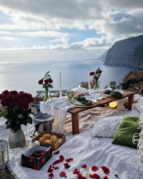 Ready for the proposal with one of the best views on the island 😍 Proposal In Mexico, South Africa Proposal, Spain Proposal, Cancun Proposal, Vacation Proposal, Gf Proposal, Proposal Pictures, Best Proposals, Picnic Ideas