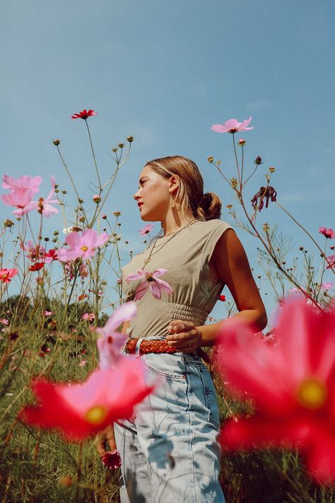 Spring Summer Photoshoot, Flower Field Photoshoot Outfits, Peony Field Photoshoot, Zinnia Field Photoshoot, Flower Field Portrait, Poses In Flower Fields, Photos In Flower Fields, Carlsbad Flower Fields Photoshoot, Flower Field Graduation Photos