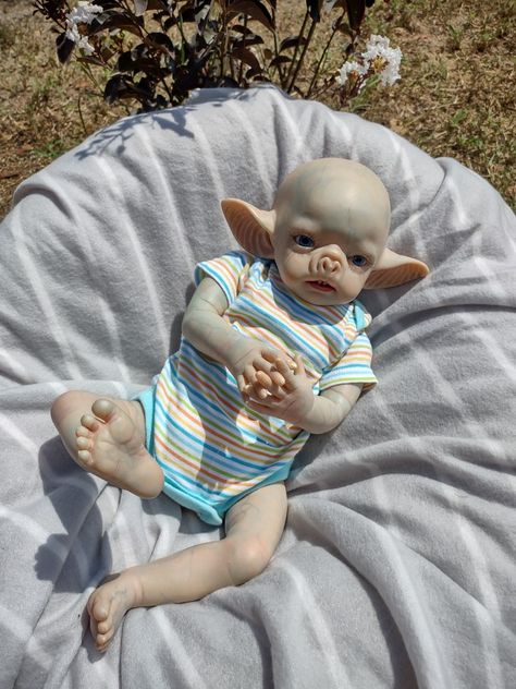 Human/bat hybrid alternative doll Alternative Reborn Dolls, Bat Hybrid Human, Bat Hybrid, Bat Person, Body Horror, Reborn Dolls, Dark Art, Art Inspo, Sweet Tooth