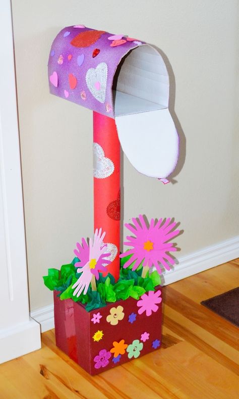 Diy Valentines Day Boxes For Kids, Cardboard Mailbox Diy, Diy St Valentin, Mailbox Diy, Girls Valentines Boxes, Diy Valentines Box, Valentine Boxes For School, Kids Valentine Boxes, Saint Valentin Diy