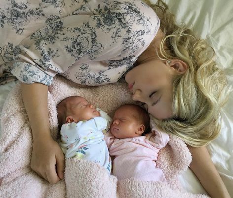 MADISON FISHER on Instagram: “Nothing is better than putting my face right up next to theirs and taking a nap with them❤️❤️ ❤️ I'm so in love! @taytumandoakley…” Serafina Falcone, Twisted Pride, Madison Fisher, Edgy Hair Color, Baby Bump Photos, Twin Photos, Bump Photos, Taking A Nap, Blue Elephants