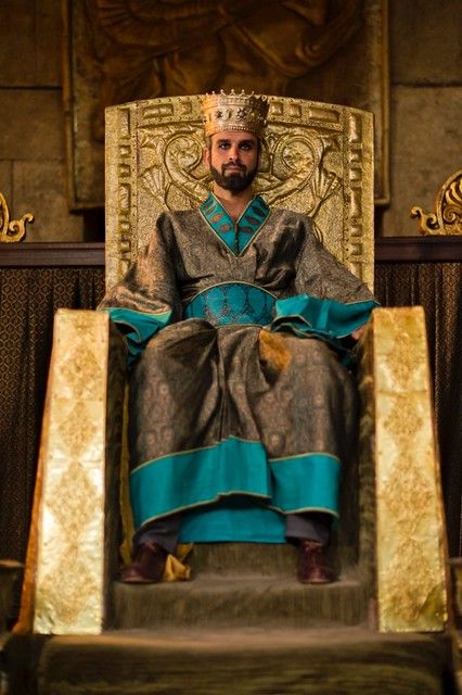 Fantasy Country, Bible People, King On Throne, The Bible Movie, Throne Room, Parade Float, Period Costumes, Mesopotamia, Books Of The Bible