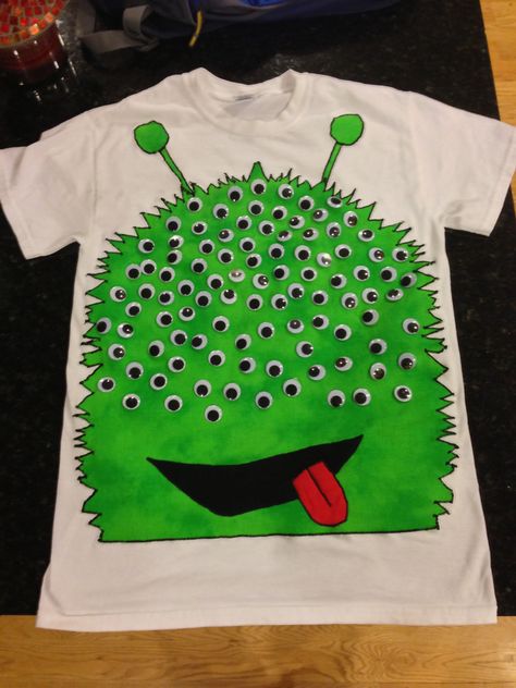 monster wiggle eye shirt for 100th day of school ... eyes were sewn on for greater durability 100 Day Shirt Ideas, 100 Días De Clases, 100th Day Of School Crafts, 100 Day Of School Project, Eye Shirt, Kindergarten Projects, 100 Day Celebration, School Poster, 100th Day Of School