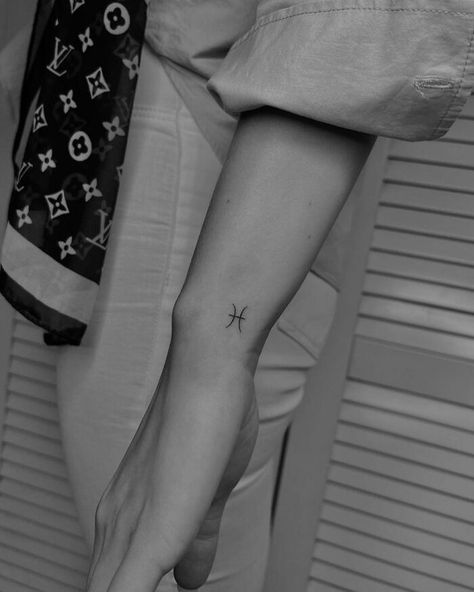 minimalistic tattoo of the pisces sign Minimalist Heart Tattoo, Firework Tattoo, Hanger Tattoo, Harmony Tattoo, Camping Tattoo, Mario Tattoo, Toe Tattoos, Pisces Tattoo, Minimalistic Tattoo