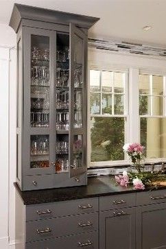 Kitchen Window Bar, Corian Countertops, Серая Кухня, Black Countertops, Gray Cabinets, New Kitchen Cabinets, Casa Vintage, Grey Cabinets, Grey Kitchens