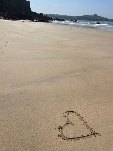 #beach #heart #cornwall #cornish #ocean #aesthetic Cornish Aesthetic, Cornwall Aesthetic, Cornwall Summer, English Coast, Funny Flirting Quotes, Cornwall Beach, Cornwall Beaches, Beach Heart, Ocean Aesthetic