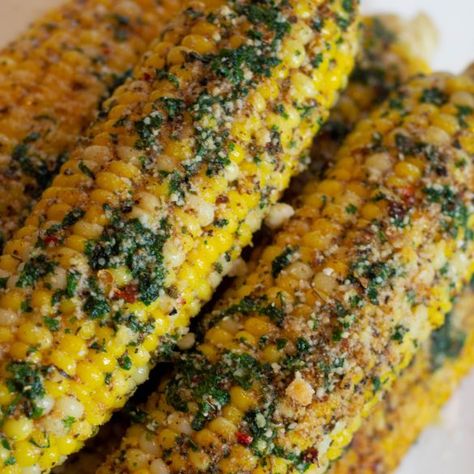 juicy cheese buttery corn on the cob old bay Old Bay Corn On The Cob, Boil Corn On Cob, Best Corn On The Cob Recipe, Seafood Christmas, Grilled Corn Recipes, Buttery Corn, Bbq Corn, Cob Oven, Seasoned Corn