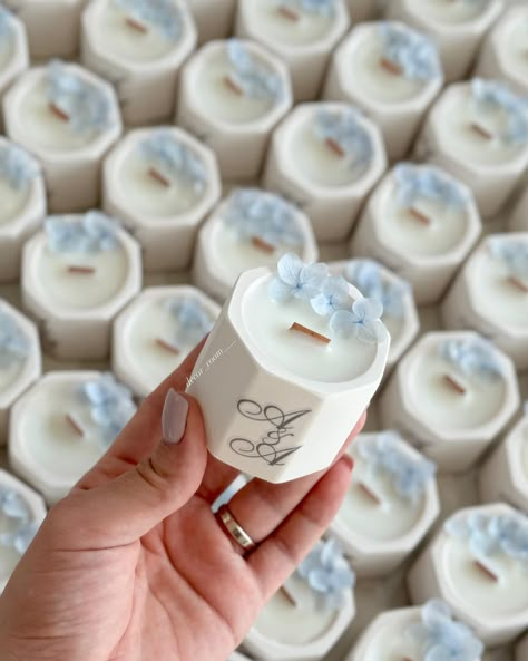 Candle Decoration Ideas, Decorating With Candles, Candle For Wedding, Candle Making Recipes, خواتم خطوبة, Candles Ideas, Diy Candles Homemade, Wax Candles Diy, White Candle Holders