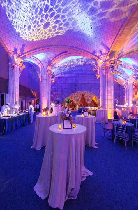 Create a stunning evening atmosphere with rich hues, unique lighting effects, and elegant setups. Whether you're hosting a wedding or a gala, this decor transforms any occasion into a masterpiece. Events Aesthetic, City Interior, Architecture Landmark, Social Gathering, Unique Lighting, Social Events, Private Event, Event Space, Event Venues