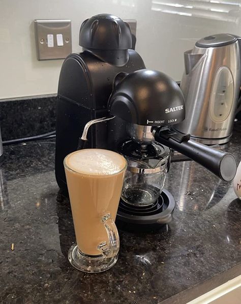 Make Coffee At Home, Ways To Make Coffee, Nespresso Machine, Best Coffee Maker, Coffee Games, Make Coffee, Coffee At Home, Frothing Milk, Aesthetic Life