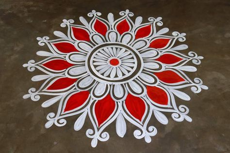 Paint Rangoli Designs, Paint Rangoli Designs On Floor, Paint Rangoli, Painting Rangoli Design, Small Henna Designs, Small Henna, Home Flower Decor, Easy Rangoli Designs Videos, Border Rangoli