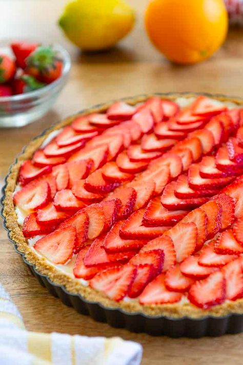 Strawberry Tart - No Bake Recipe with Graham Cracker Crust, Mascarpone Filling, and Fresh Strawberries #strawberrytart #strawberries #mascarpone #graham Strawberry Cheesecake Parfaits, Baked Graham Cracker Crust, Strawberry Tarts Recipe, Mascarpone Filling, Graham Cracker Recipes, Cheesecake Parfaits, Tart Filling, Strawberry Tart, Rich Desserts