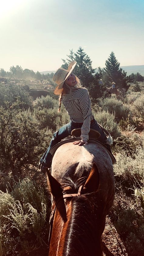 Arizona Cowgirl, Western Cowgirl Aesthetic, Country Girl Aesthetic, Cowgirl Photography, Western America, Ag Photography, Real Cowgirl, Cowgirl Photoshoot, Cowgirl Pictures