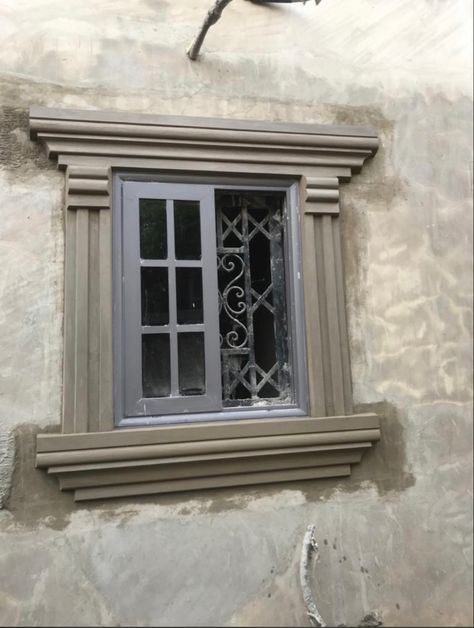 Window Border Design Exterior, Front Plastering Design, Window Outer Frame Design, Window Moulding Ideas Exterior, Window Plastering Design, Window Moulding Ideas, Exterior Window Molding Concrete, Traditional Kerala Window Design, Window Plastering Design Exterior