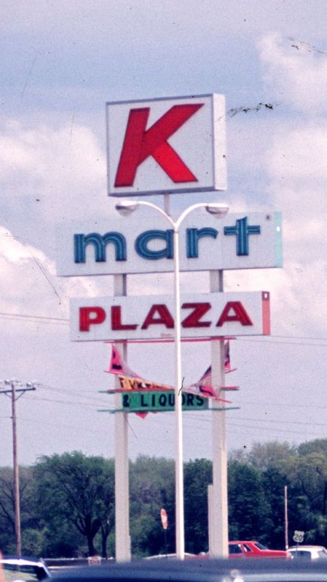 25 Nostalgic pics to take you back in time. - Feels Gallery K Mart, Childhood Memories 70s, Vintage Neon Signs, Retro Sign, Old Signs, Vintage Memory, Liquor Store, The Old Days, Sweet Memories