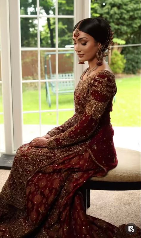 Red Wedding Dress Desi, Maroon Pakistani Bridal Dress, Red Bridal Lehenga Pakistani, Red Pakistani Bridal Dress, Baraat Dress, Barat Dress, Pakistan Bride, Walima Dresses, Jalabia Styles