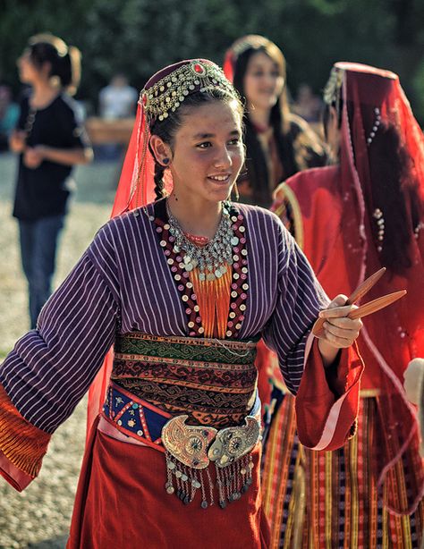 Community day at Çatalhöyük, Turkey Costumes For 3 People, Turkey Clothes, Turkey Culture, 3 People Costumes, Women Community, Funny Reminders, Turkish Clothing, Costumes Around The World, Turkish Dress