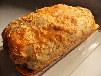 Cheesy Onion Bread | Bread Machine Recipes Onion Bread Machine Recipe, Bread Machine Recipes Sweet, Oven Baked Bread, Easy Bread Machine Recipes, Savoury French Toast, Bread Maker Machine, Cheese Bread Recipe, Onion Bread, Bread Maker Recipes