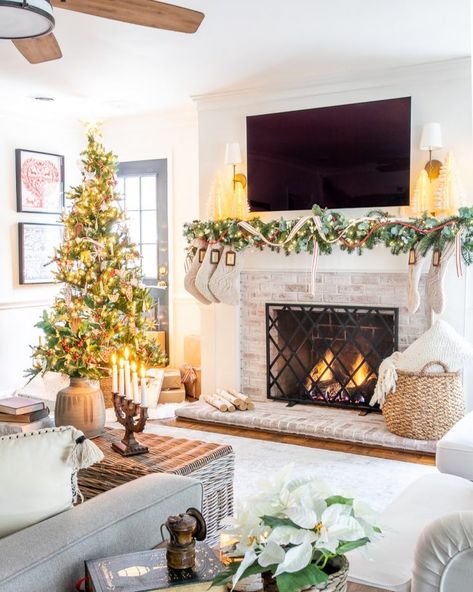 Mantel With Tv Decorating Ideas, Mantel With Tv, Christmas Tree Fireplace, Christmas Coffee Table Decor, Hello Christmas, Holiday Fireplace, Fireplace Christmas, Mantel Ideas, Silver Christmas Decorations