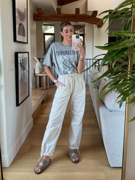 Here's a look at one of my casual outfits around the house. I love these baggy parachute pants that I threw on with these Birkenstock sandals. It's a comfy but cute look. I linked the pants and shoes on my LTK page if you want to check them out! | sandals, looks, fashion, style, outfits, casual, cute Parachute Joggers Outfit, Ootd Navy, Baggy Parachute Pants, Joggers Outfit Women, Parachute Pants Outfit, Mom Style Inspiration, Playful Fashion, Parachute Pant, Birkenstock Outfit