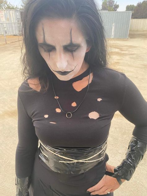 Halloween 🎃 10/31/22 She A Gorgeous Crow For Halloween n she made the Costume n did the makeup The Crow Costume Female, The Crow Female, The Crow Makeup, The Crow Costume, The Crow Cosplay, Crow Makeup, Crow Cosplay, Crow Costume, The Crow