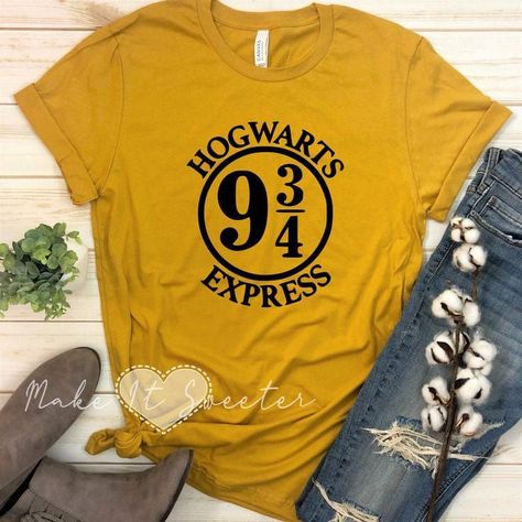 Stepdaughter Gifts, Tshirt Outfit Ideas, Harry Potter Orlando, Custom Harry Potter, Universal Studios Outfit, Harry Potter Room Decor, Nerdy Outfits, Harry Potter Tshirt, Harry Potter Shirts