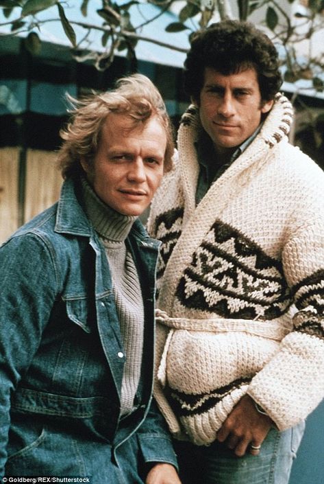 Back in the day: The actors pictured on the show's set in 1975, with David Soul (left) as Kenneth 'Hutch' Hutchinson and Paul Michael Glaser as David Michael Starsky Starsky And Hutch, Paul Michael Glaser, David Soul, Starsky & Hutch, Cop Show, Childhood Memories 70s, Actor Picture, Movies And Series, Old Tv Shows