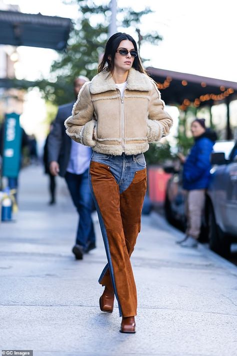 Nordic Street Style, Kendall Jenner Street Style, Outerwear Trends, Look Adidas, The Aviator, Aviator Jacket, Estilo Indie, Skandinavian Fashion, London Outfit