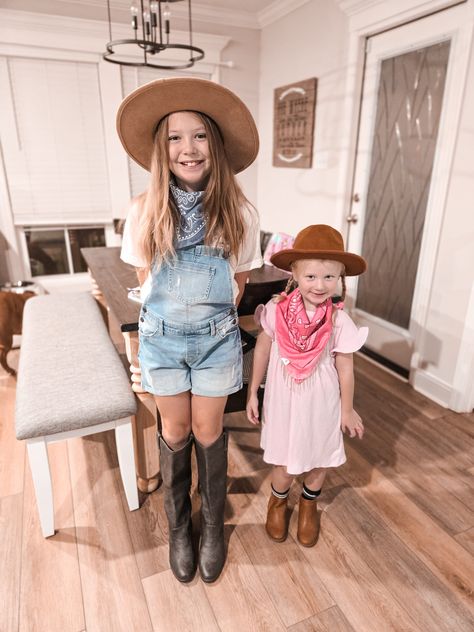 🤠👢Our gorgeous girls for cowgirl/cowboy day👢🤠 Kids Cowgirl Outfit, Cowboy Day Spirit Week, Girl Cowgirl Outfits, Girls Cowgirl Outfit, Toddler Cowgirl Costume, Cowboy Costume Kids, Toddler Cowboy Costume, Alisal Ranch, Diy Cowboy Costume