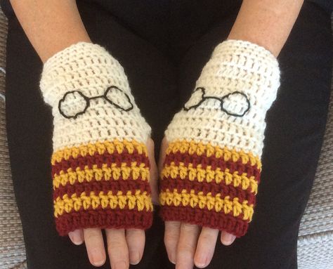 Harry Potter Fingerless Gloves Crochet, Harry Potter Crochet Ideas, Knitted Harry Potter, Harry Potter Crochet Patterns Free, Harry Potter Crochet Patterns, Tricot Harry Potter, Crochet Harry Potter, Amigurumi Harry Potter, Harry Potter Amigurumi