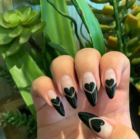 Goth Heart Nails, Black Long Nails Acrylic, Goth Birthday Nails, Pastel Goth Nail Art, Sammi Jefcoate Nails, Goth Valentines Nails, Gothic Valentines Nails, Festive Nails, Vday Nails