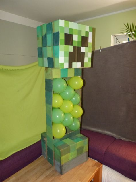 Komplette Party-Anleitung Minecraft Themed Birthday Party Decoration, Minecraft Party Ideas Games, Minecraft Pool Party, Diy Minecraft Decorations, Minecraft Diy Crafts, Minecraft Birthday Party Ideas, Diy Minecraft Birthday Party, Minecraft Bday, Minecraft Birthday Cake