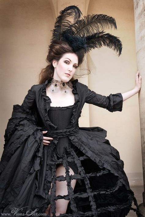 I always love a deconstructed cage skirt Queen Gown, Marie Antoinette Costume, Cage Skirt, Rococo Fashion, Hoop Skirt, Victorian Goth, Steampunk Fashion, Gothic Lolita, Marie Antoinette