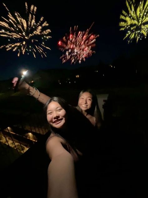 Firework Aesthetic, Fourth Of July Aesthetic, Aesthetic With Friends, July Aesthetic, Aesthetic Picnic, Perfect Moment, California Usa, Fourth Of July, Fireworks