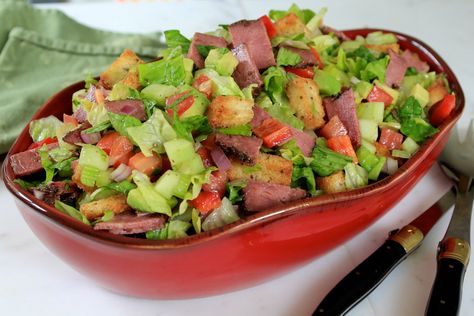 All the great flavor of a pastrami sandwich, deconstructed into a salad –fuggetaboutit! more Chopped Salad Recipe, Pastrami Sandwich, Chopped Salad Recipes, Hiking Food, Chopped Salad, Romaine Lettuce, Dinner Salads, Salad Ingredients, Dinner Tonight