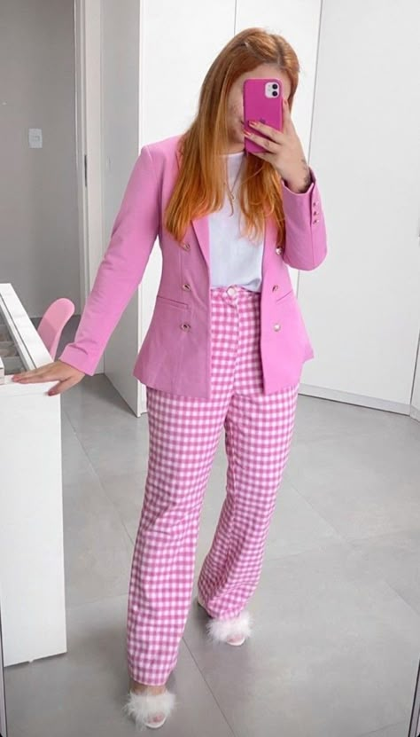 Barbie Work Outfit, Barbie Outfit Ideas For Women, Outfit Rosa, Disney Princess Outfits, Look Rose, 60s And 70s Fashion, Barbie Costume, Professional Outfits Women, Princess Outfits