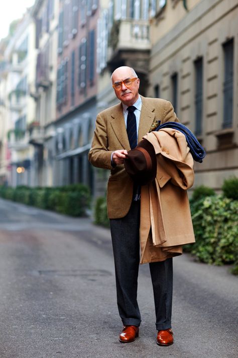 Luciano Barbera, Milano: Nice tan & gray combo.  Something to aspire to in old age Luciano Barbera, Suits And Sneakers, The Sartorialist, European Men, Older Man, Best Tan, Tailored Clothes, Dapper Gentleman, Tan Jacket