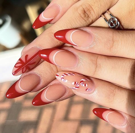 Almonds Christmas Nails, Santa Almond Nails, Red Christmas Nails Design, Red Nail Designs Christmas Holidays, Red French Tip Nails Almond Christmas, Short Stilleto Christmas Nails, Gel X Christmas Nail Designs, Christmas Nail Designs Medium Length, Christmas Almond Nails Designs