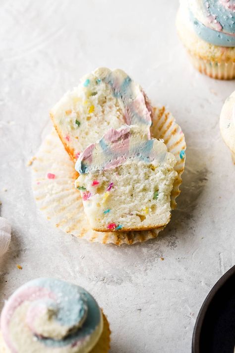 Funfetti Cupcakes with Unicorn Frosting - Baran Bakery Vanilla Frosting For Cupcakes, Confetti Cupcakes, Funfetti Cupcakes, Vanilla Cupcake Recipe, Types Of Desserts, Bakery Recipes, Buttercream Frosting, Sweets Desserts, Cupcake Recipes