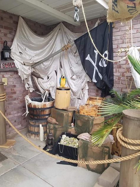 Halloween Decorations Pirate, Pirate Homecoming Theme, Halloween Shipwreck Diy, Halloween Pirate Theme, Pirate Office Decor, Haunted Pirate Ship Decorations, Pirate House Decor, Pirate Halloween Decorations Front Yards, Pirate Themed Halloween Decorations