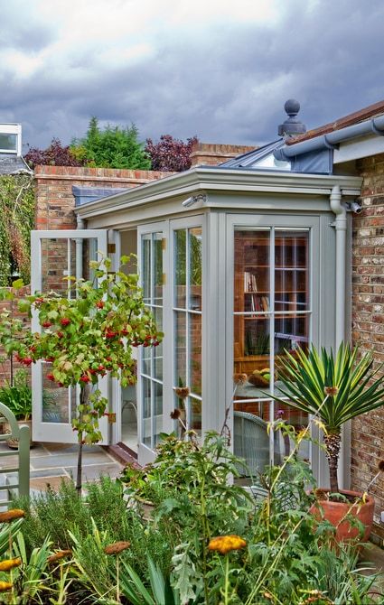 An Elegant Timber Orangery in the Suburbs - Westbury Garden Rooms Small Orangery Extension, Small Orangery, Orangery Extension Kitchen, Small Conservatory, Kitchen Orangery, Garden Ideas Budget Backyard, Orangery Conservatory, Conservatory Extension, Sas Entree