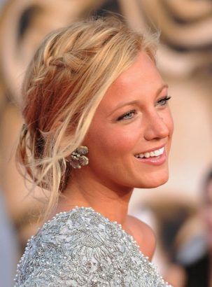 Le grand jour approche et vous ne savez toujours pas comment vous coiffer ? Inspirez-vous de ces 20 coiffures glamour vues sur Pinterest. Hairdo Wedding, Bohemian Hairstyles, Penteado Cabelo Curto, Chic Hairstyles, Short Hair Styles Easy, Boho Hairstyles, Blake Lively, Bridesmaid Hair, Hair Updos